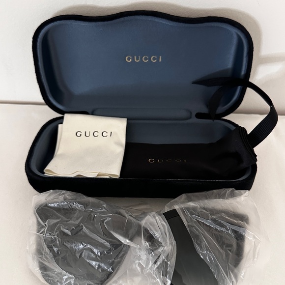 Gucci Grey Butterfly Ladies Sunglasses GG1071S - Picture 7 of 8